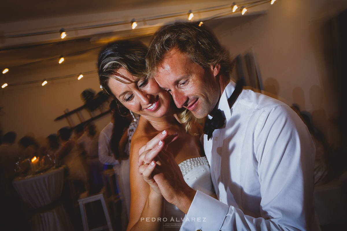 Fotógrafos de bodas en Lanzarote fotos bodas ibicenca en la playa Canarias 