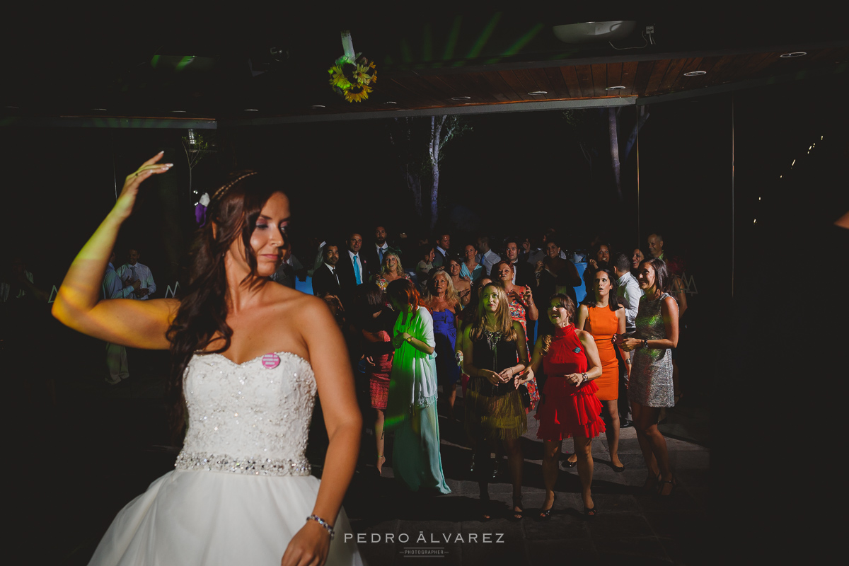 Lanzamiento de ramo de novia en la Finca Los Pinos Las Palmas de Gran Canaria