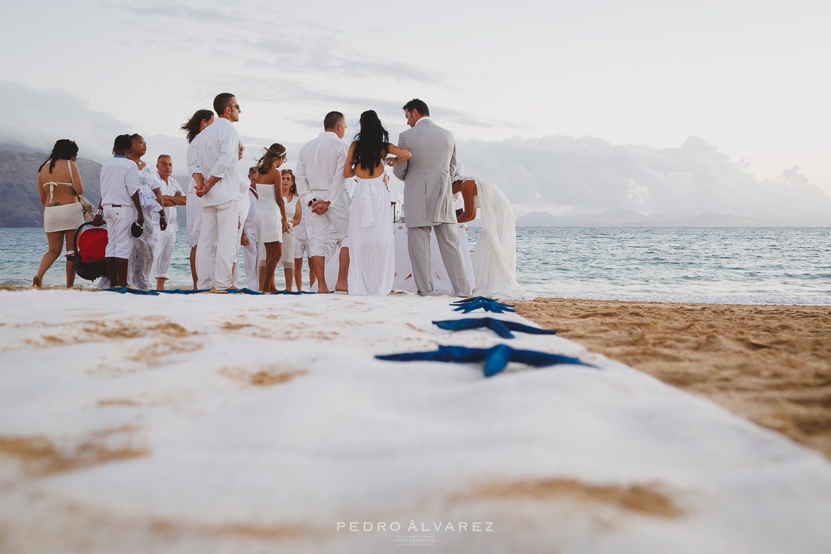 Fotos de bodas en en la playa La Graciosa Canarias