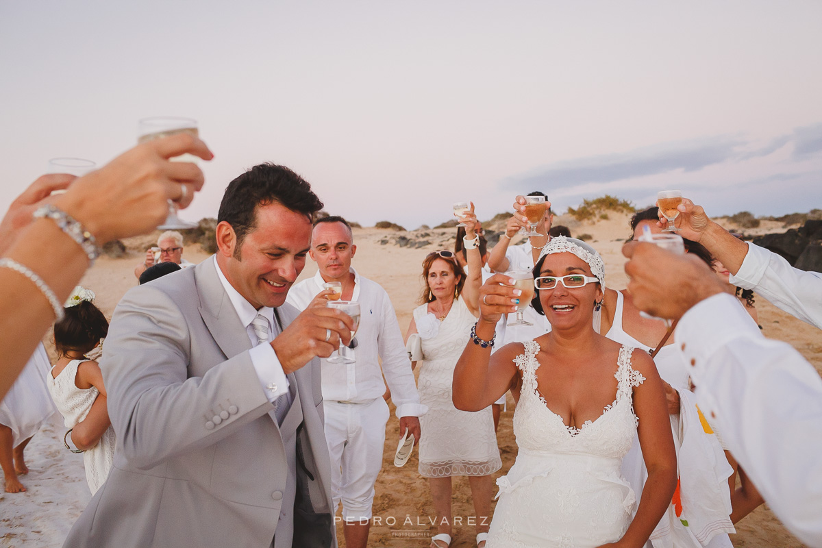 Fotos de bodas en en la playa La Graciosa Canarias