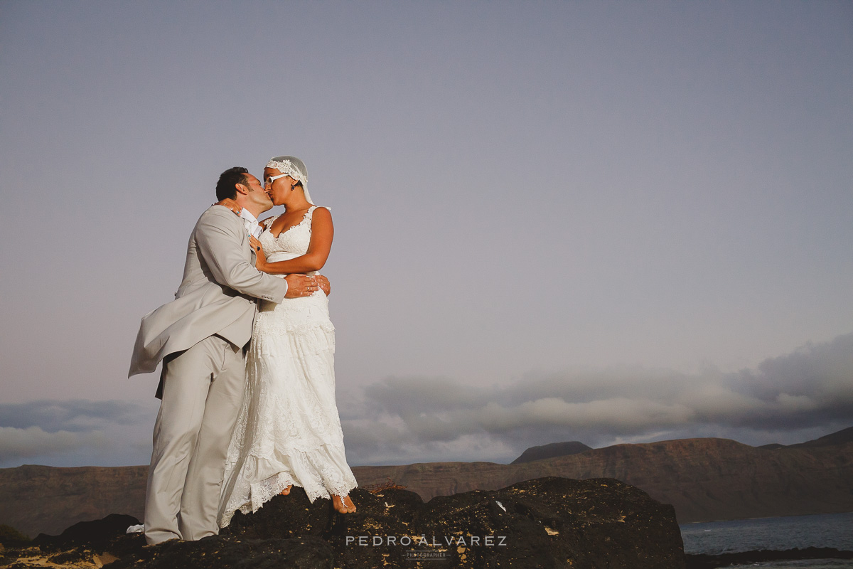 Fotos de bodas en en la playa La Graciosa Canarias