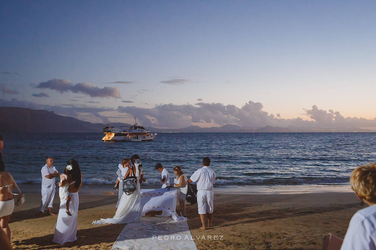 Fotos de bodas en en la playa La Graciosa Canarias