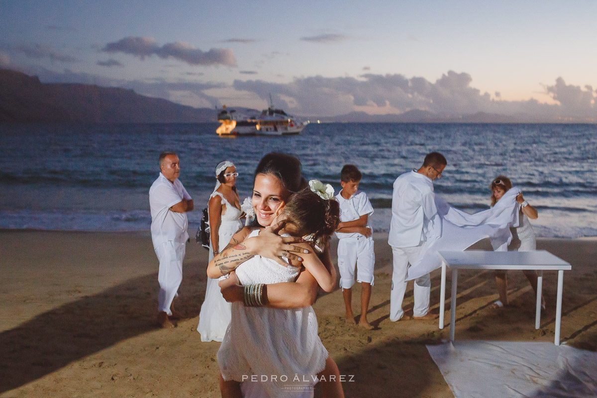 Fotos de bodas en en la playa La Graciosa Canarias