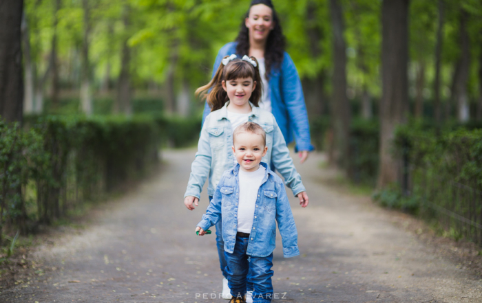 Sesión de familia y pareja en Madrid Parque del Retiro