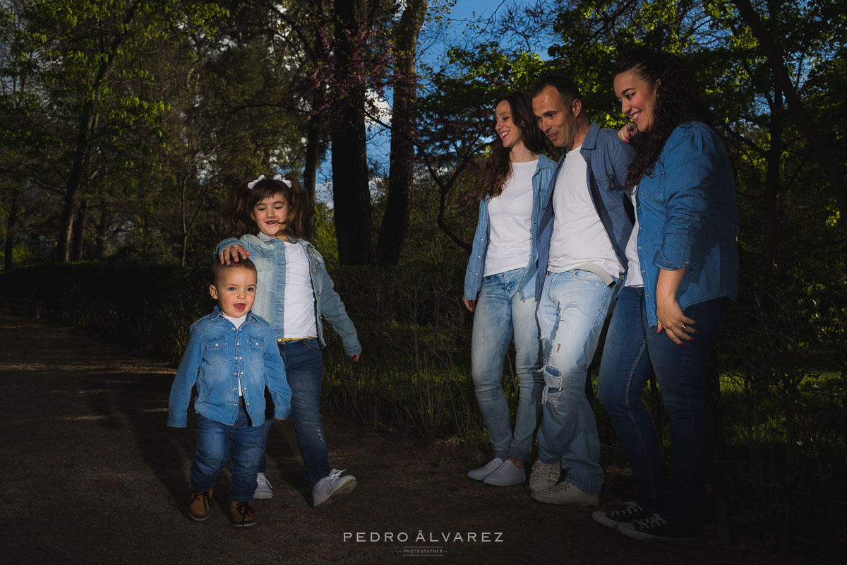 Sesión de familia y pareja en Madrid Parque del Retiro