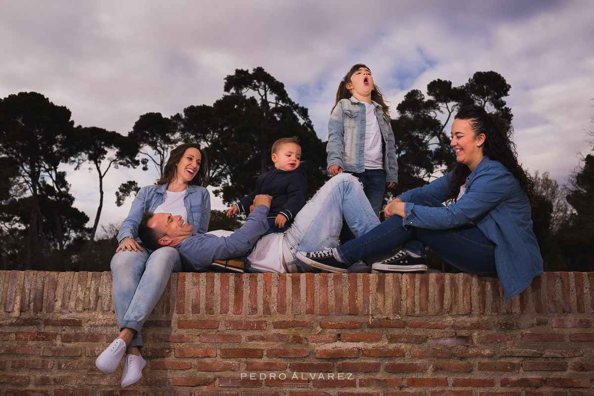 Sesión de familia y pareja en Madrid Parque del Retiro