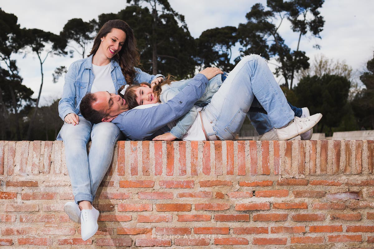 Sesión de familia y pareja en Madrid Parque del Retiro