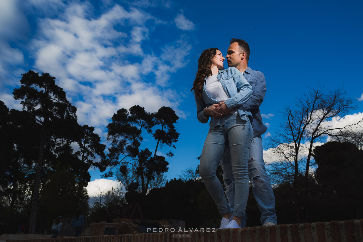 Sesión de familia y pareja en Madrid Parque del Retiro