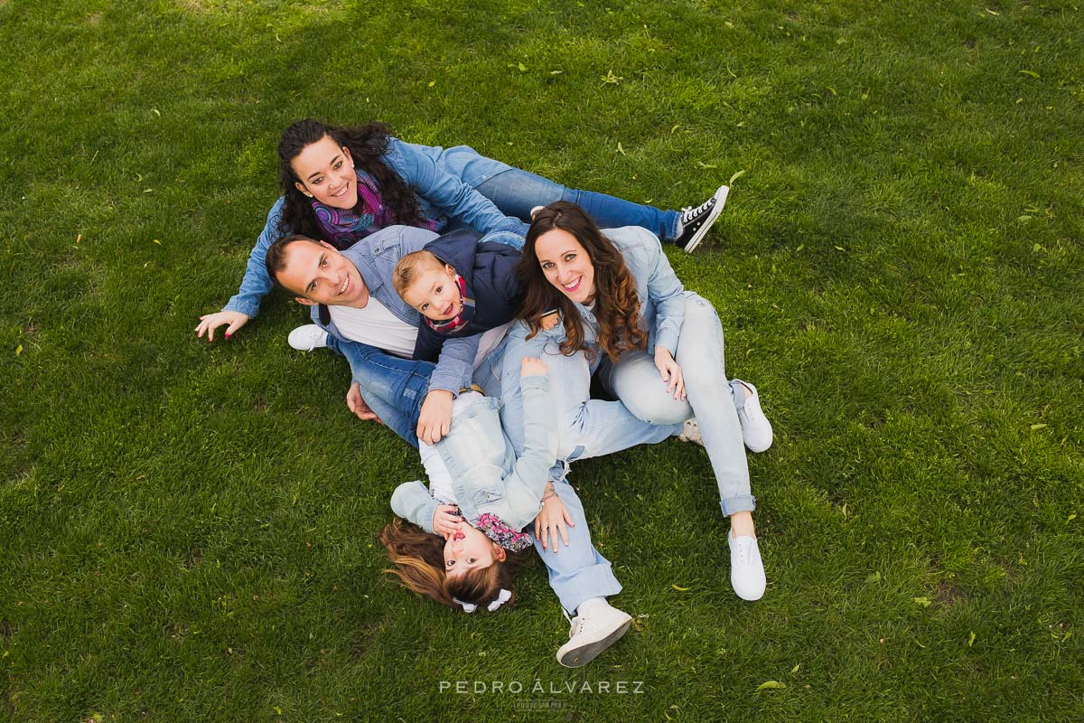 Sesión de familia y pareja en Madrid Parque del Retiro