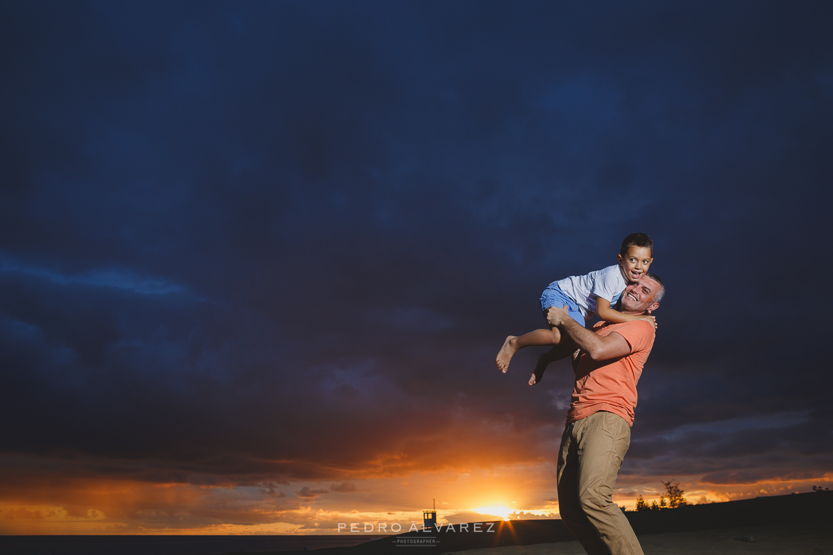 Sesión de fotos de familia en las Dunas de Maspalomas