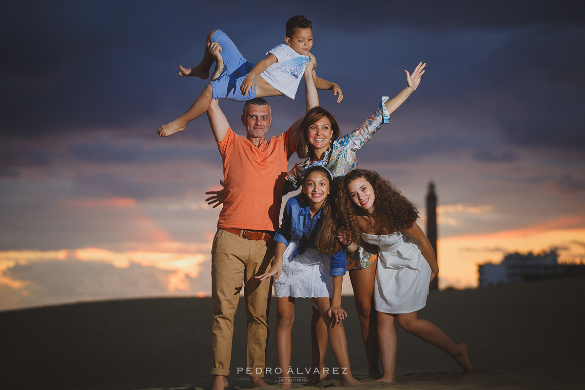 Sesión de fotos de familia en las Dunas de Maspalomas