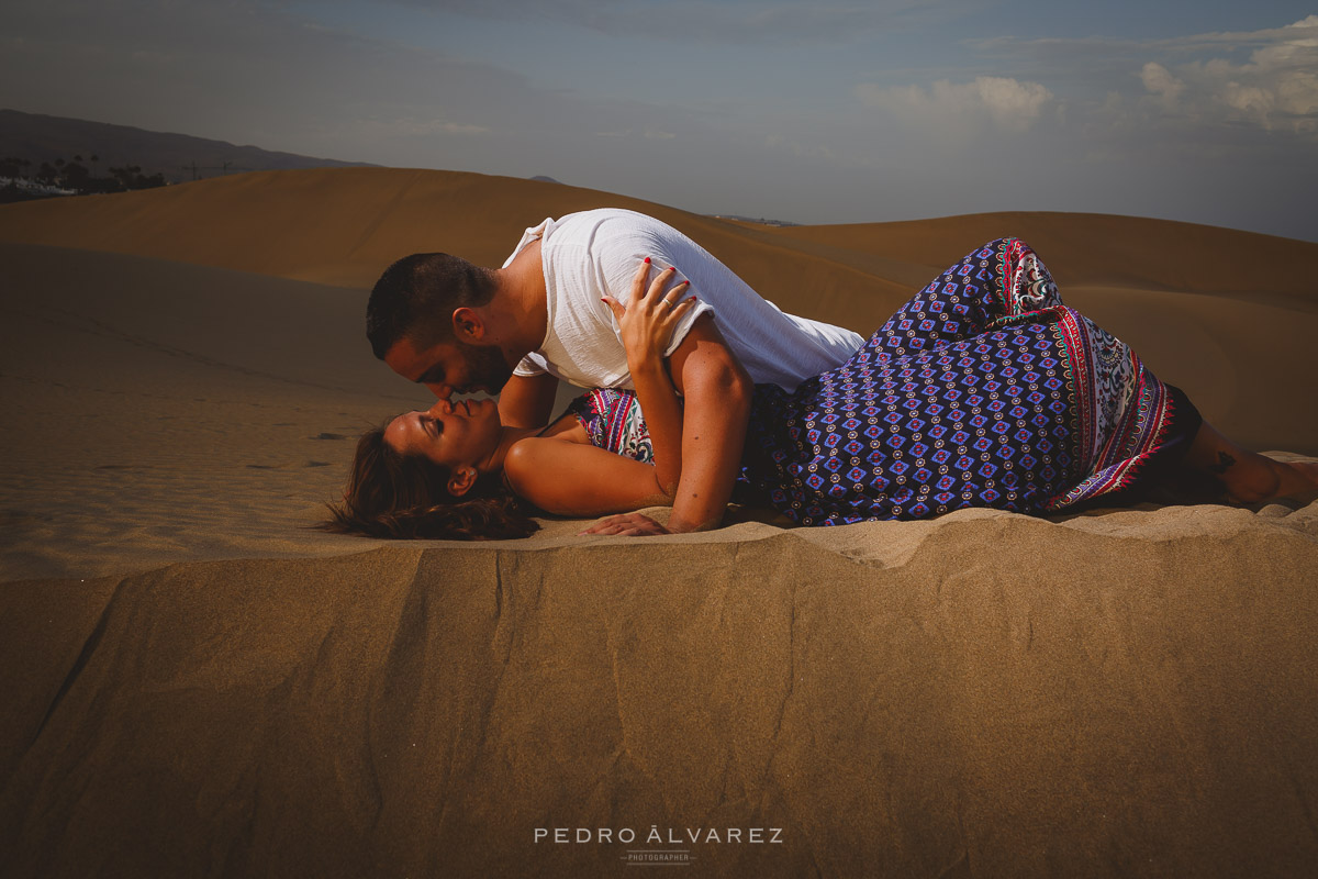 Sesión de fotos de pareja en las Dunas de Maspalomas