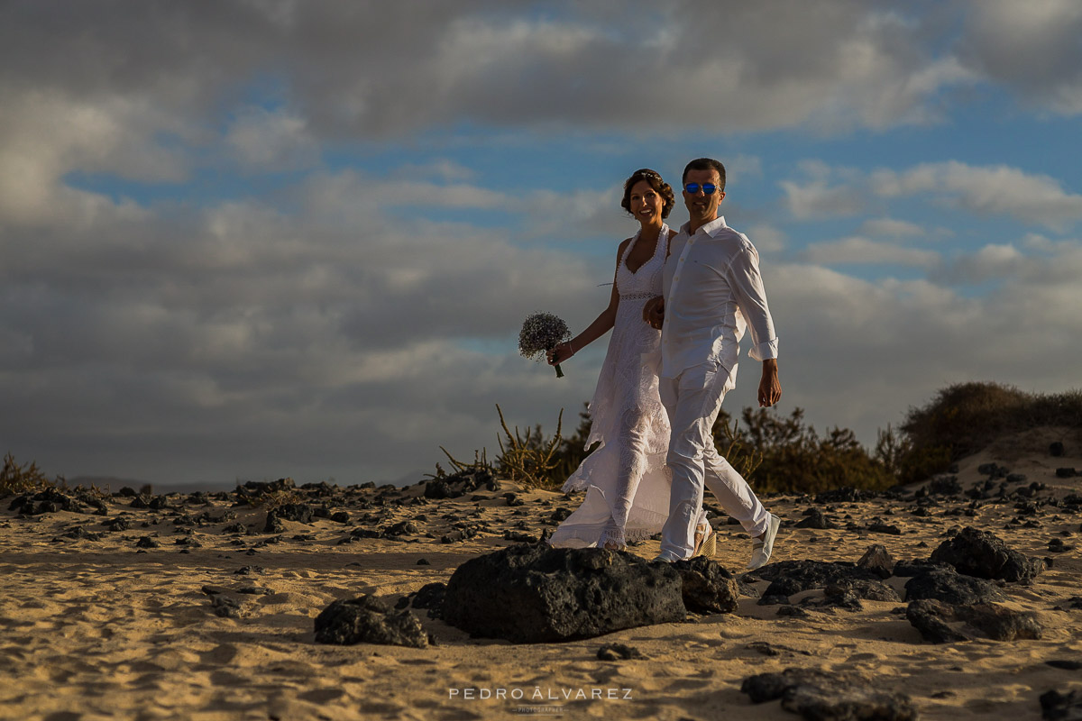 Fotos de boda Ibicenca en las playas de Fuerteventura Corralejo