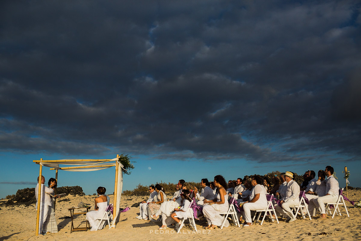 Fotos de boda Ibicenca en las playas de Fuerteventura Corralejo