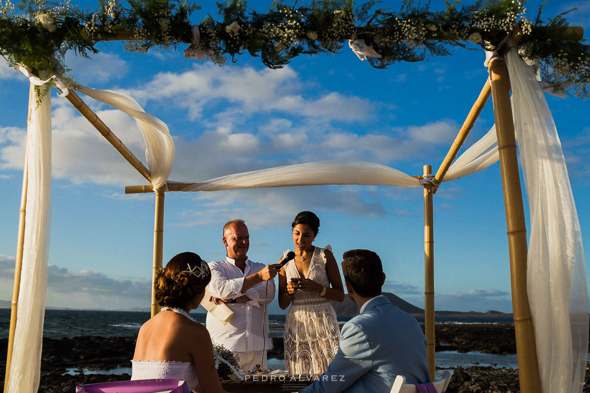 Fotos de boda Ibicenca en las playas de Fuerteventura Corralejo
