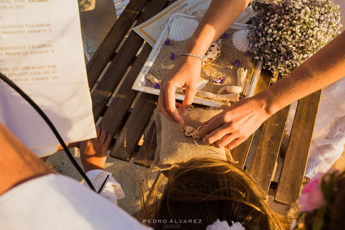 Fotos de boda Ibicenca en las playas de Fuerteventura Corralejo