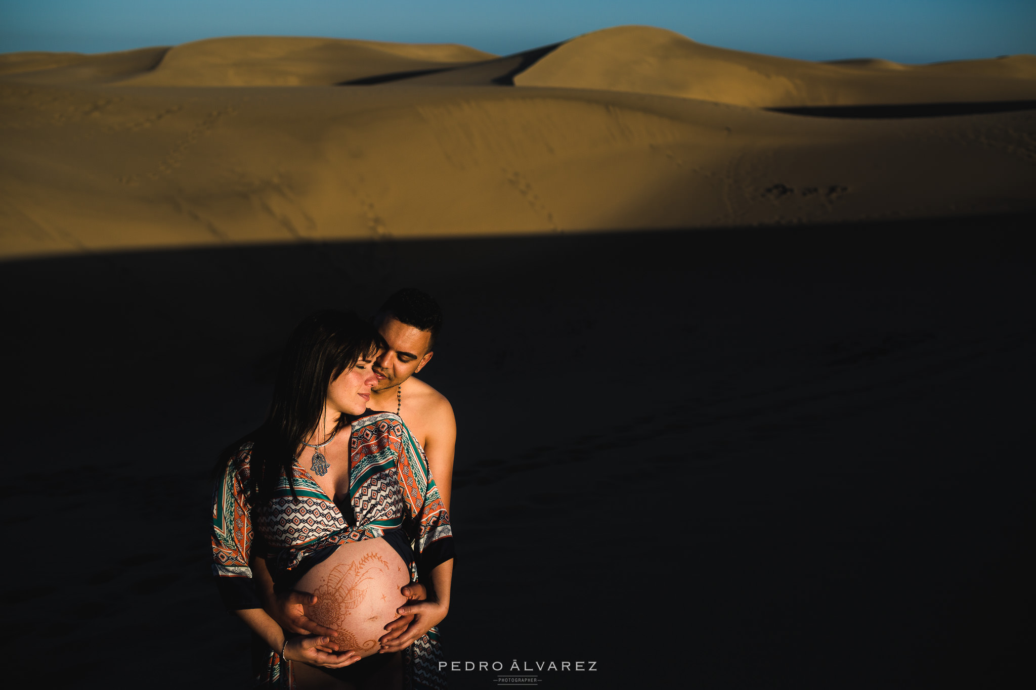 Fotógrafos de maternidad embarazo en las Dunas de Maspalomas