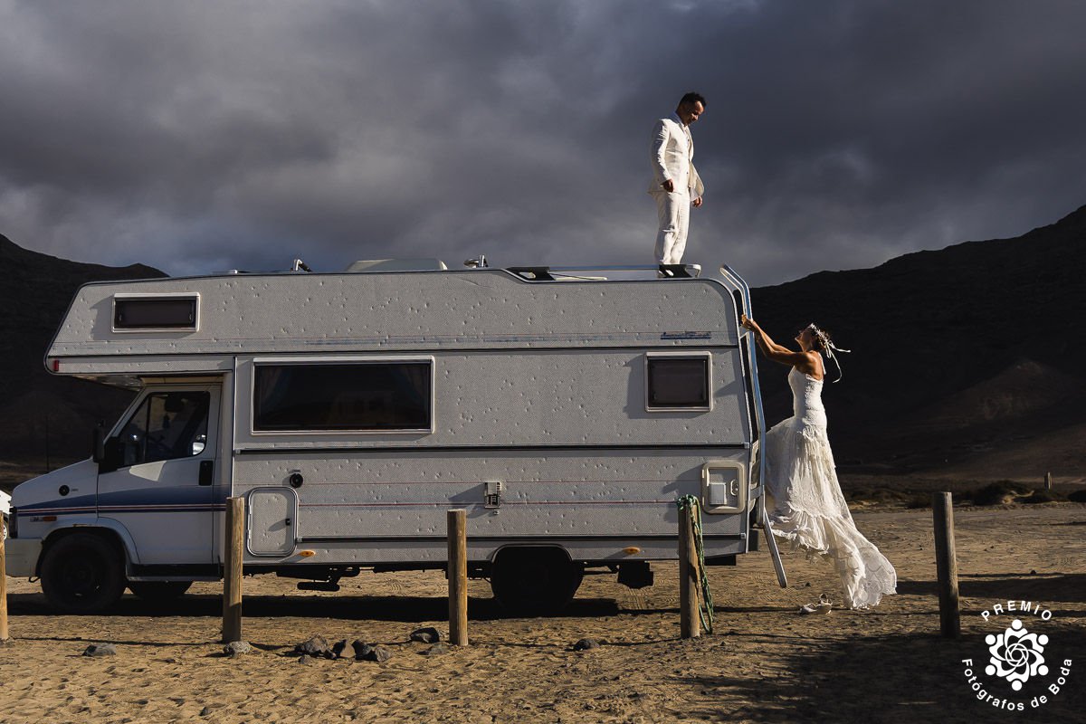 Fotografos de bodas en Fuerteventura playa de Cofete