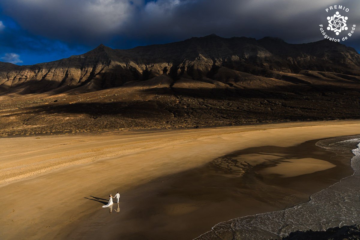 Fotografos de bodas en Fuerteventura playa de Cofete