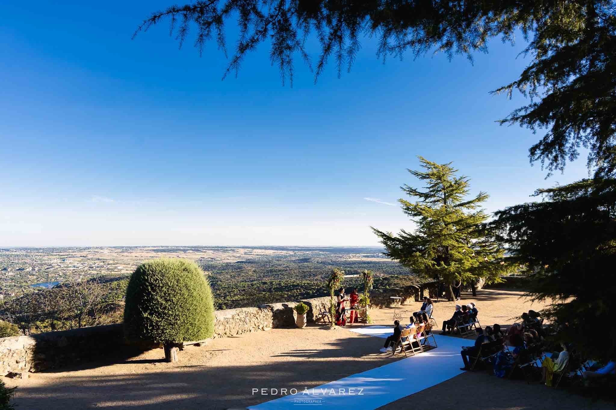 Finca Najaraya Madrid en plena ceremonia con los invitados y los novios