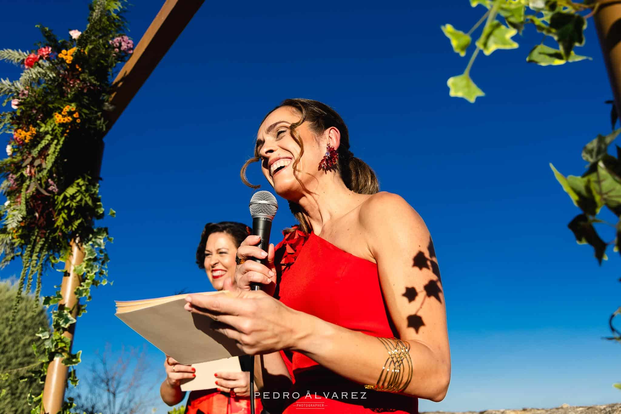 Hermanas de Ana como maestras de ceremonia en la Boda realizada en la Finca Najaraya de Madrid