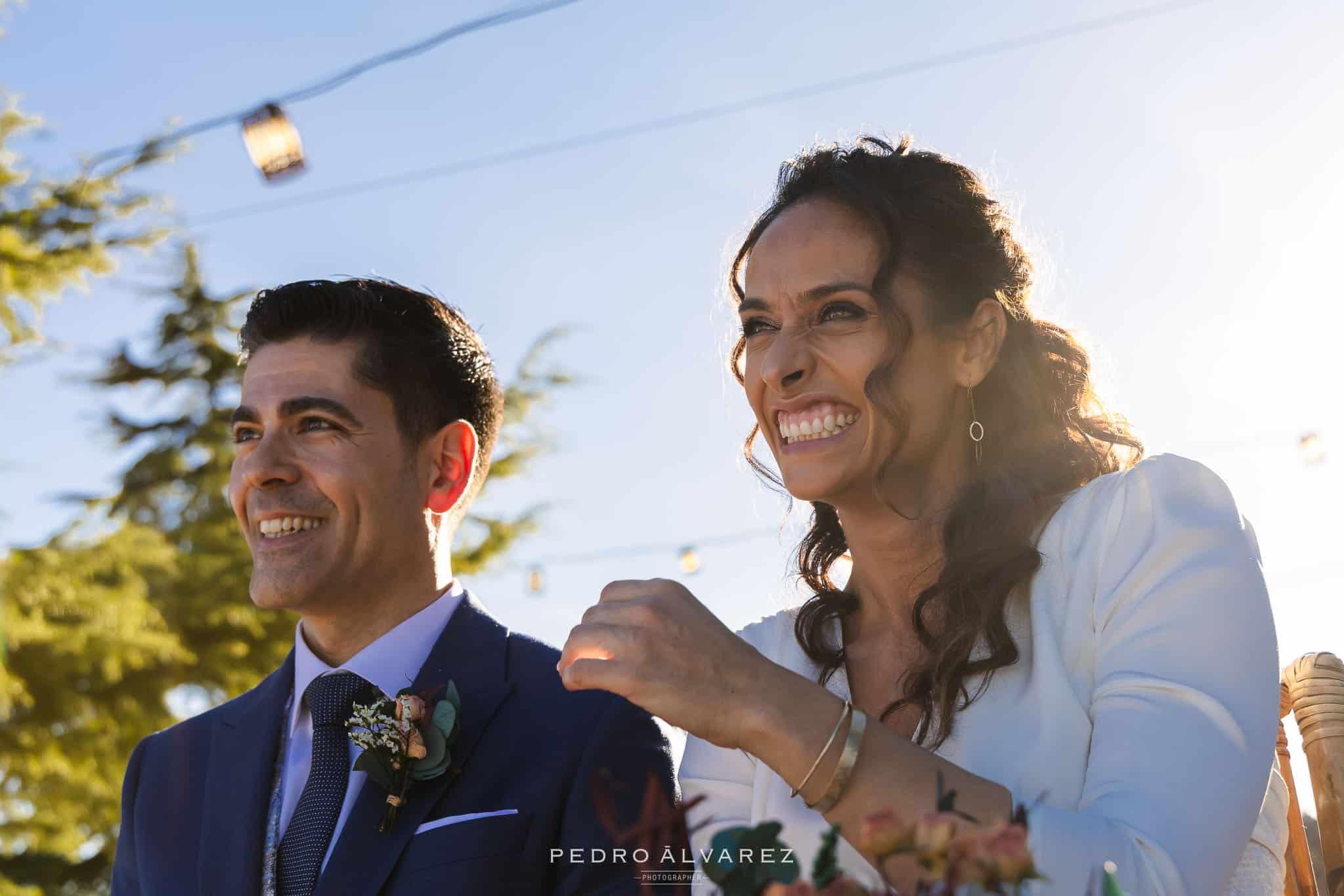 Novios felices en su boda en Madrid