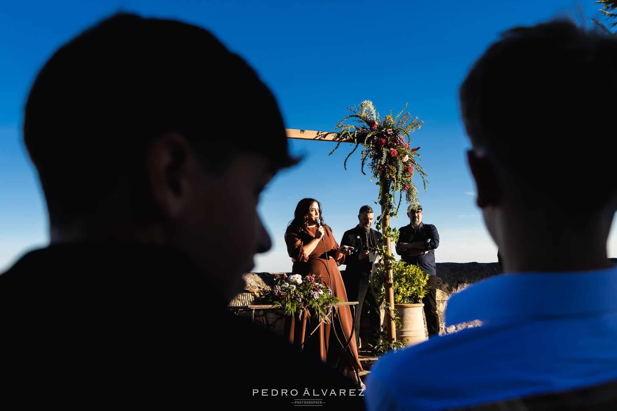 Invitados hablando en la boda de Ana y Javi en Madrid