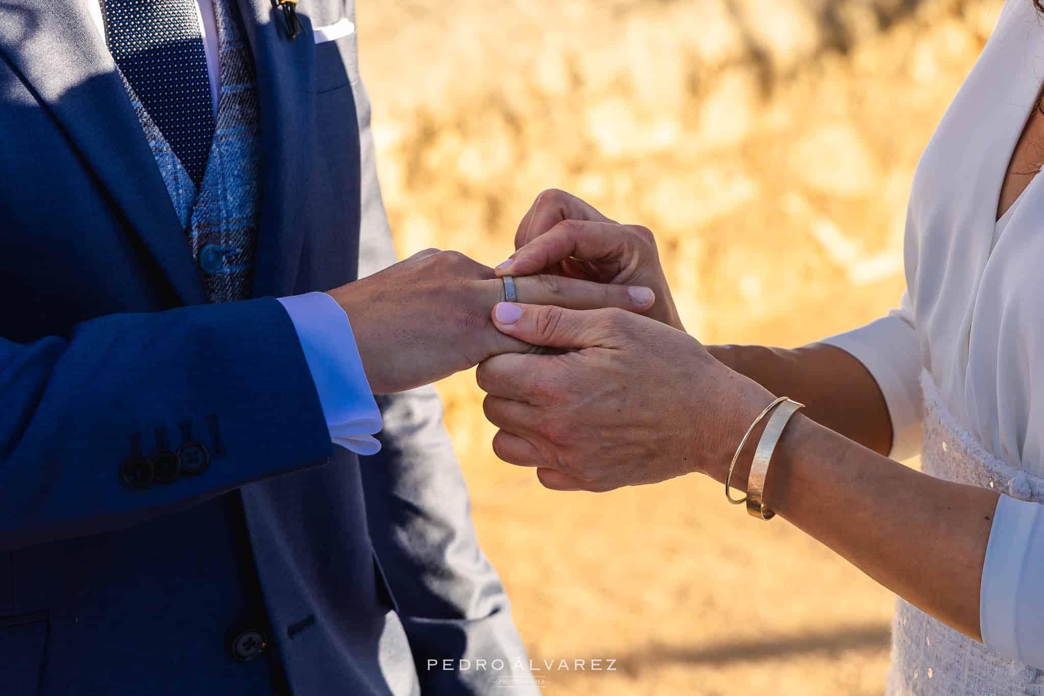 Momento aníllos en la boda de Ana y Javi en la Finca Najaraya de Madrid