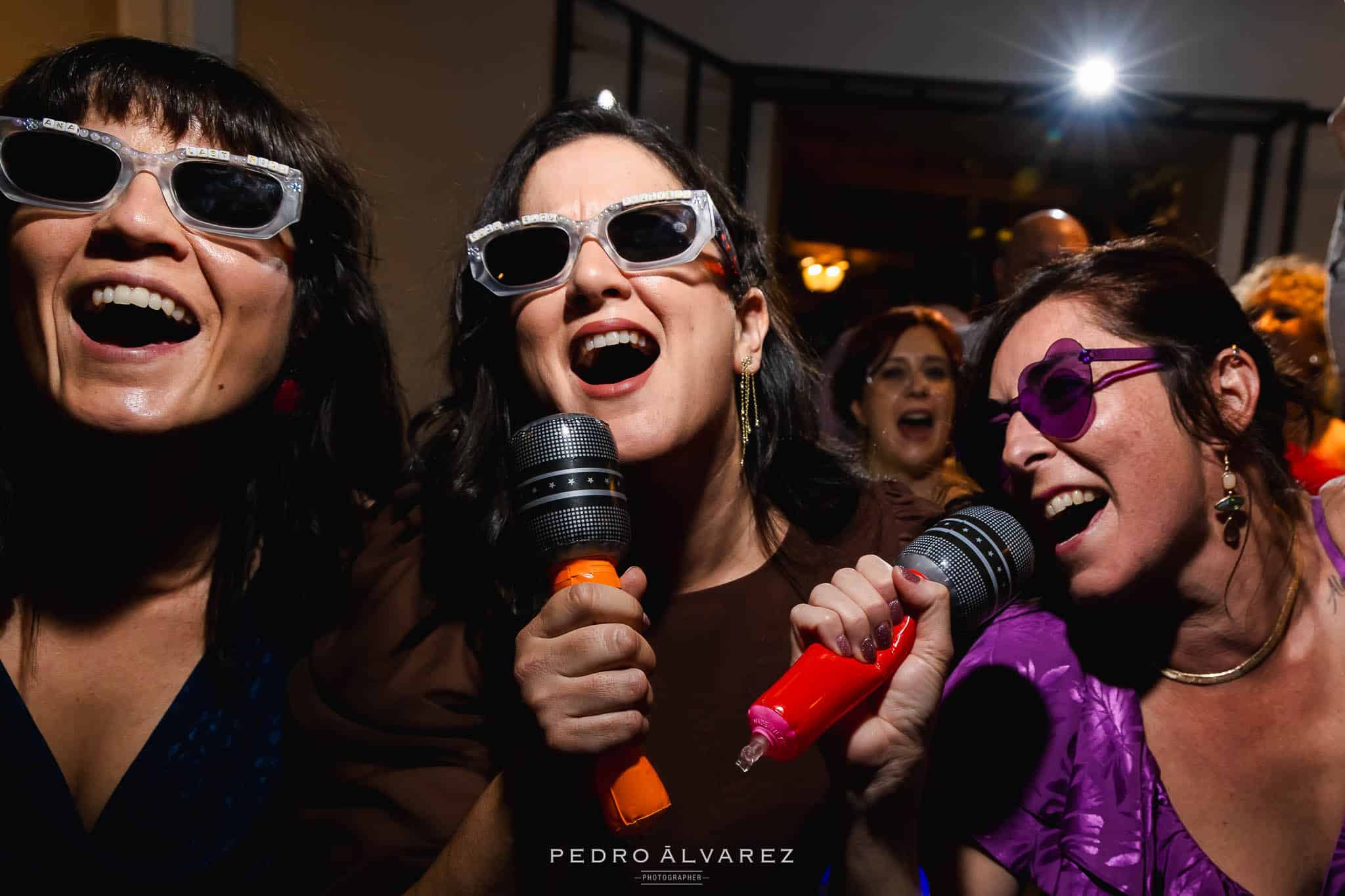 Amigos de los novios en la divirtiéndose en la Finca Najaraya Madrid