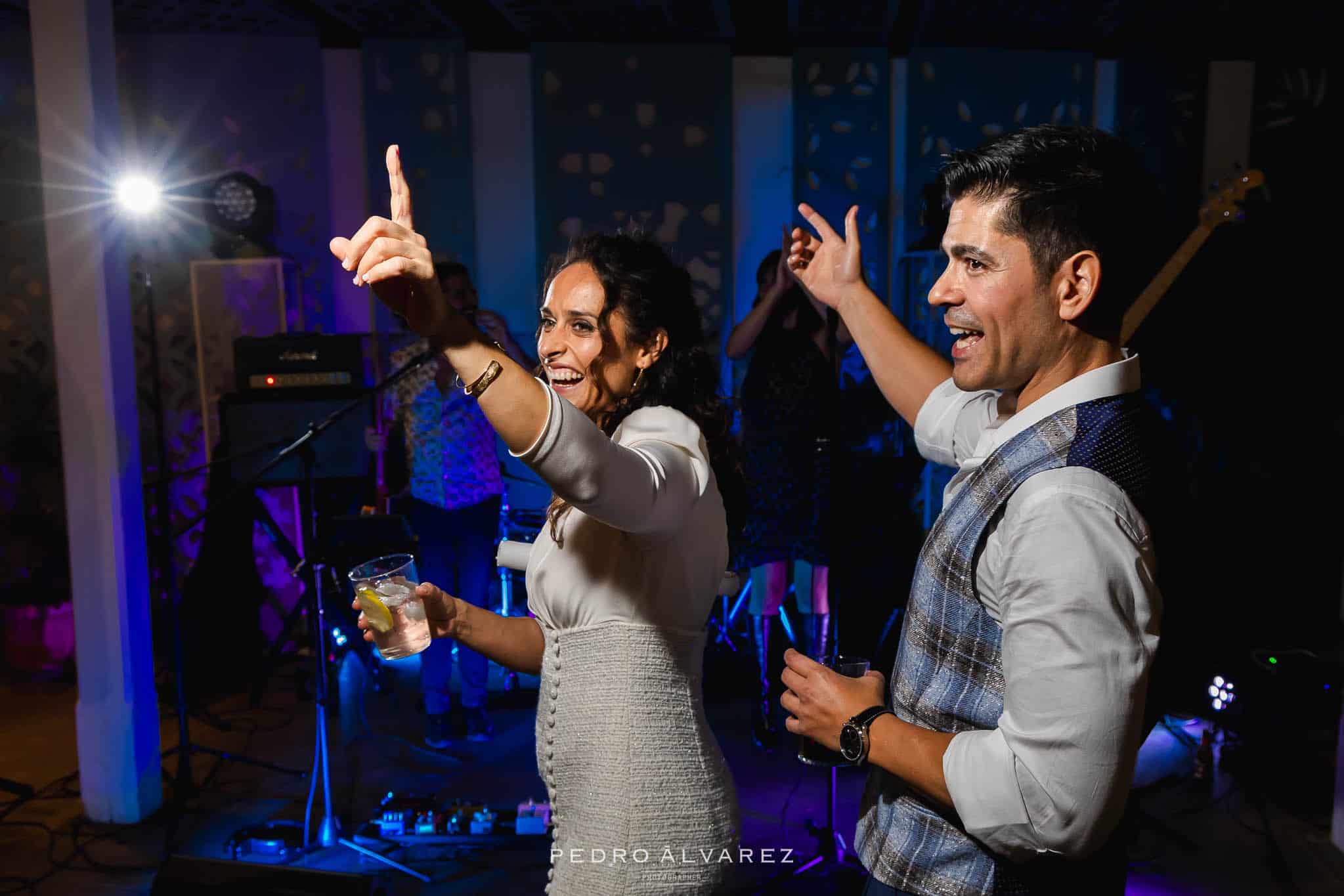 Novios disfrutando de su Boda Finca Najaraya