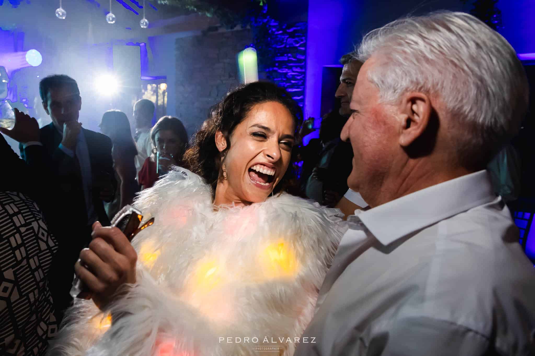 Novia en la fiesta con Aguacate y Mango