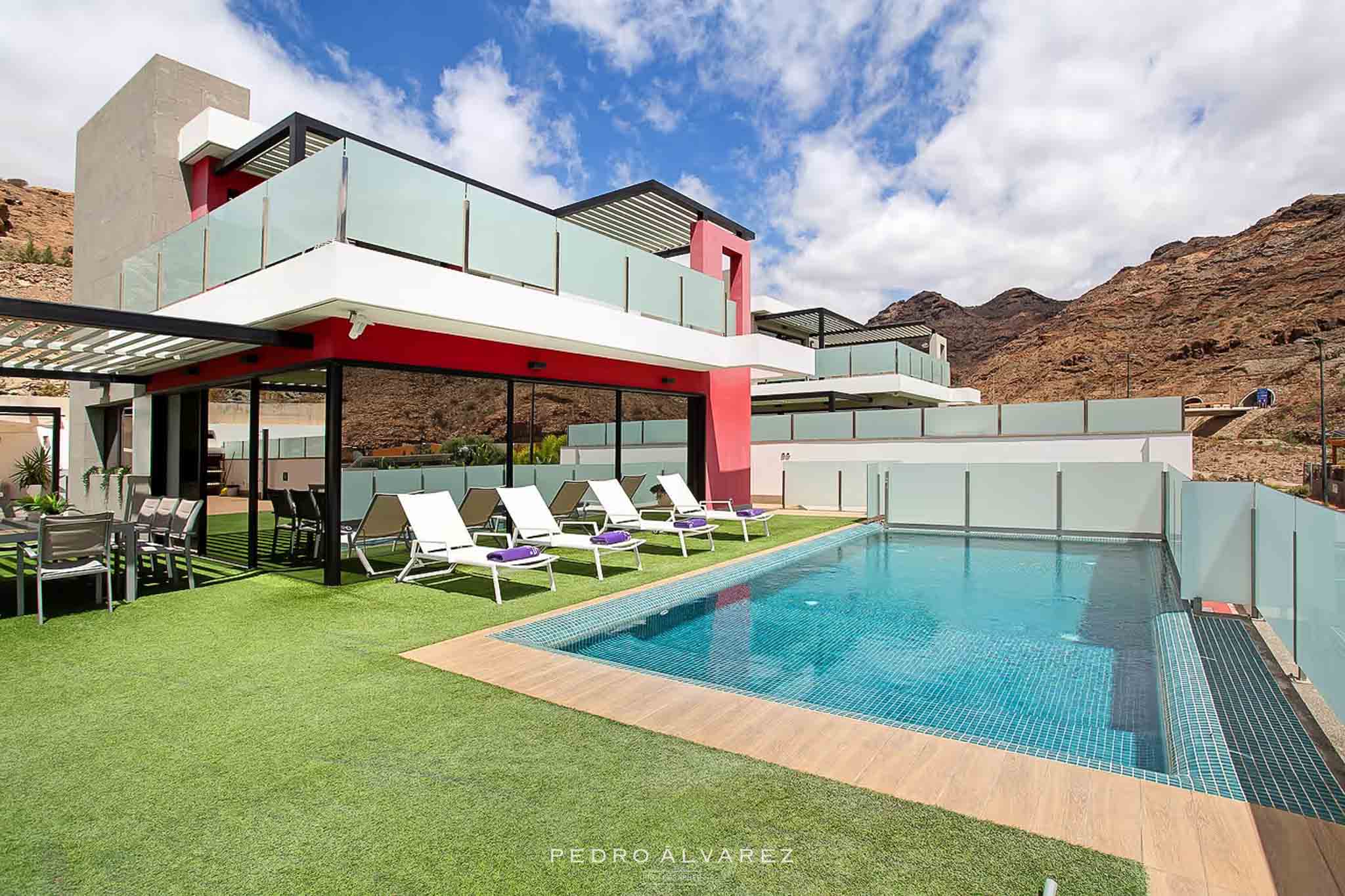 Fotografía de interiorismo, vivienda vacacional y arquitectura Fotografía de vivienda vacacional: villa con piscina y jardín en Gran Canaria