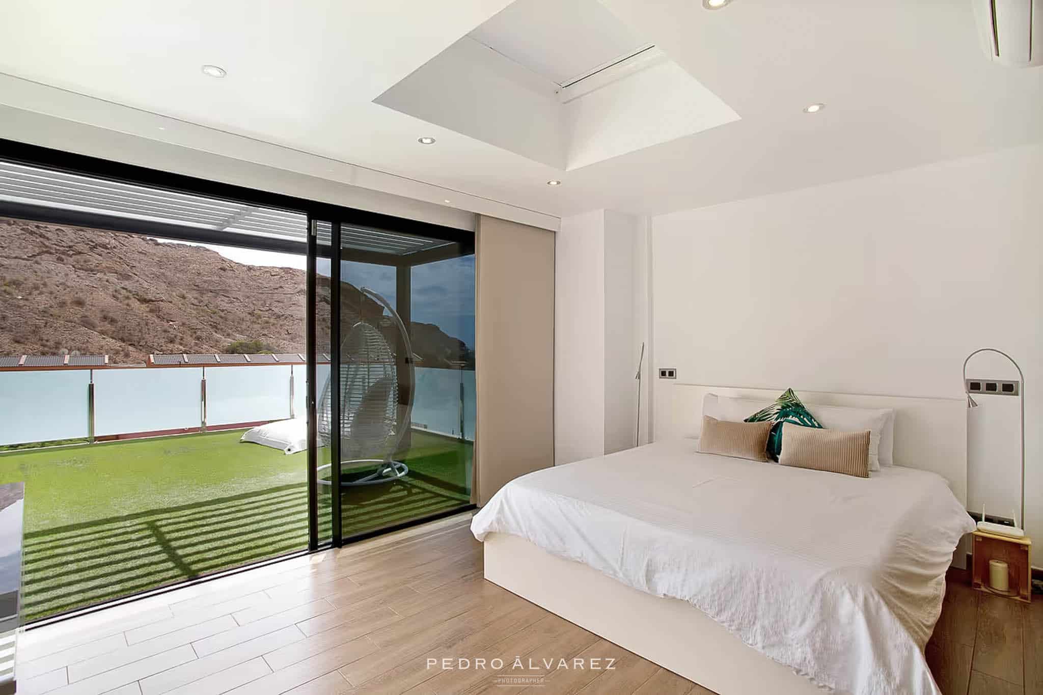 Fotografía de interiorismo, vivienda vacacional y arquitectura Fotografía de Dormitorio principal en apartamento vacacional en Las Palmas de Gran Canaria