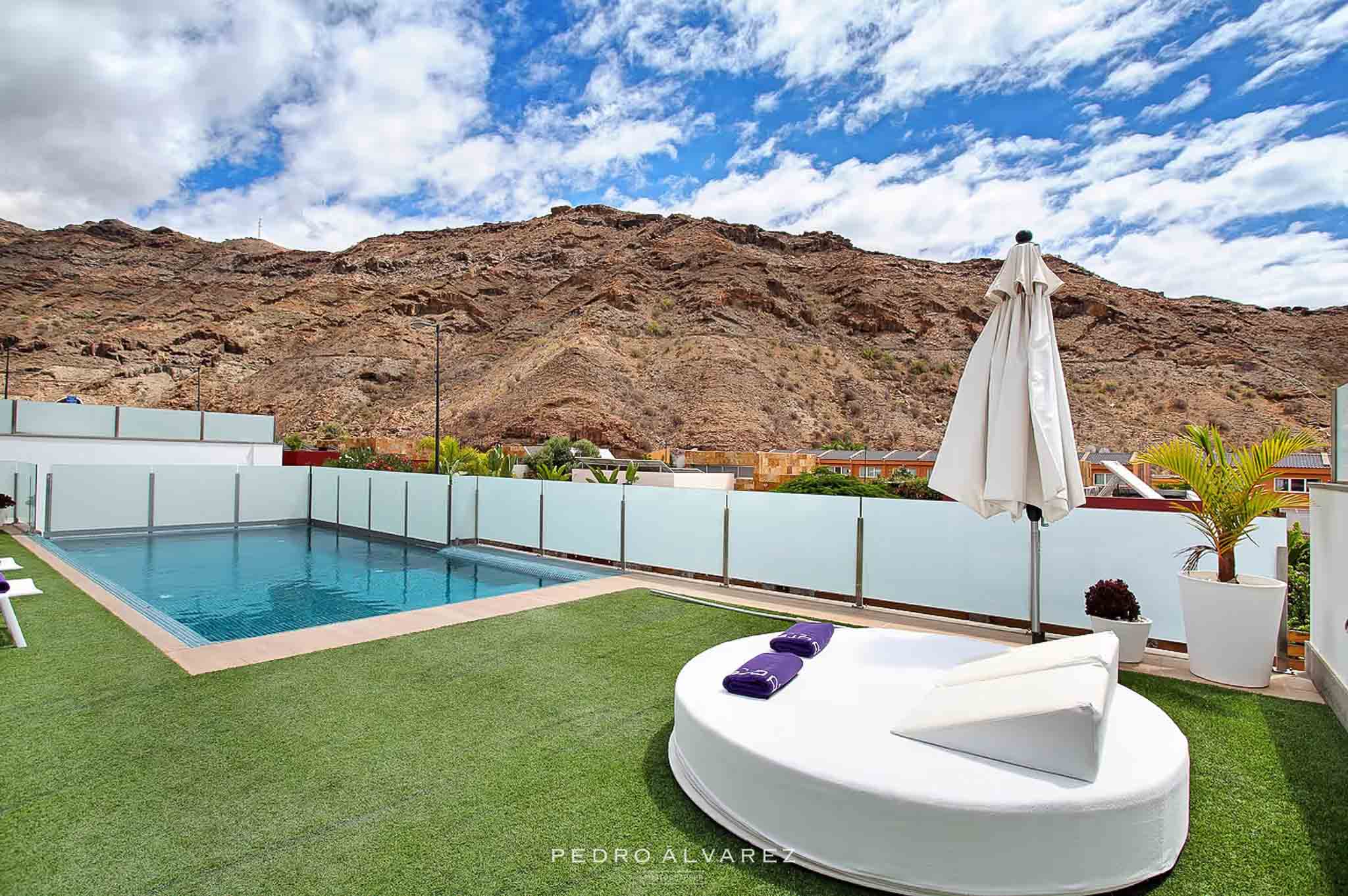 Fotografía de interiorismo, vivienda vacacional y arquitectura Fotografia de Piscina privada en villa de alquiler turístico en Gran Canaria