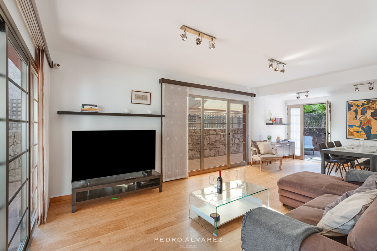 Fotografía de interiorismo, vivienda vacacional y arquitectura Fotografía de Salón luminoso en vivienda vacacional de Las Palmas
