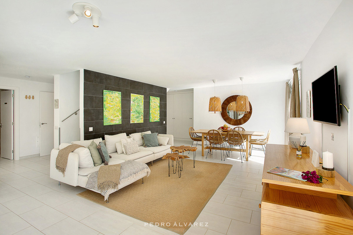 Fotografía de interiorismo, vivienda vacacional y arquitectura Fotografía de salón luminoso en vivienda vacacional de Gran Canaria